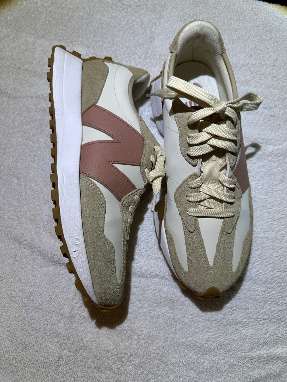 New Balance Cream and Mauve Retro-Style Women's Sneakers